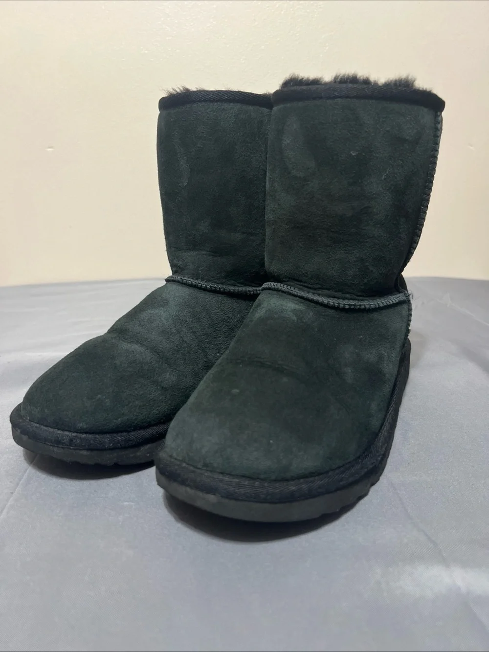 UGG Classic Green Shearling Lined Mid-Calf Boots Black Men’s Size 6